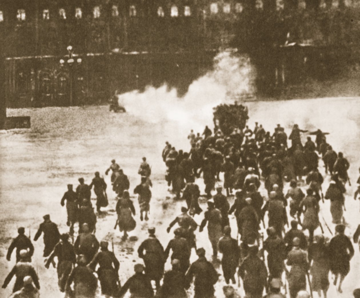 Bestorming van het Winterpaleis, Petrograd door Russian Photographer