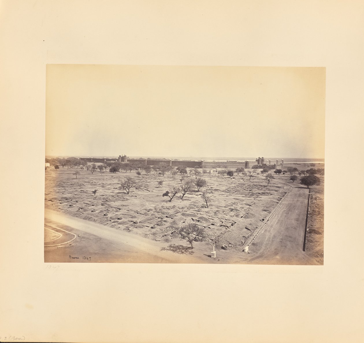 Delhi; Het Paleis, vanaf de Jumma Musjid door Samuel Bourne
