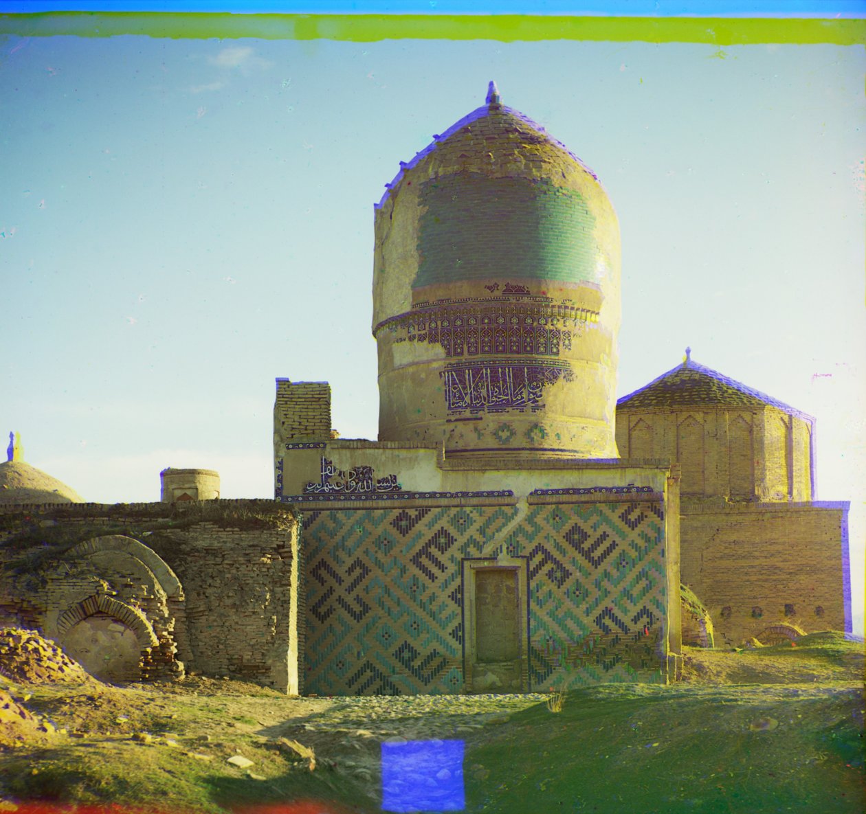 Graf in Shakh-i Zindeh, Samarkand, 1905-1915 door Sergey Prokudin Gorsky