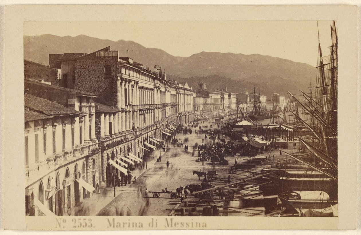 Marina di Messina. door Sommer and Behles
