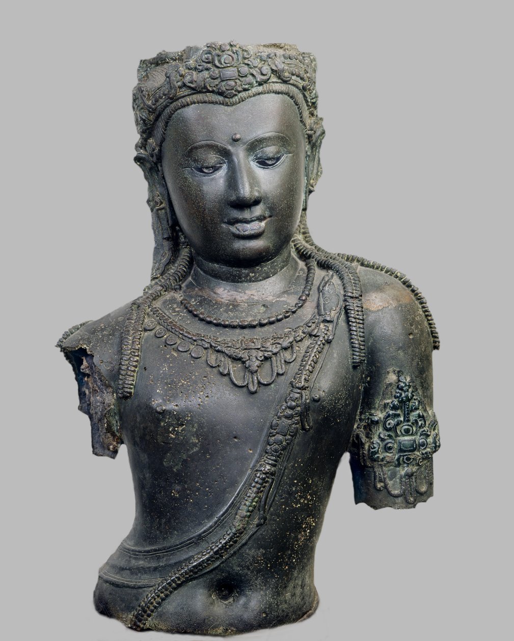 Levensgrote afbeelding van Bodhisattva Padmapani, uit Chaiya, Thailand, 775 AD door Srivijaya