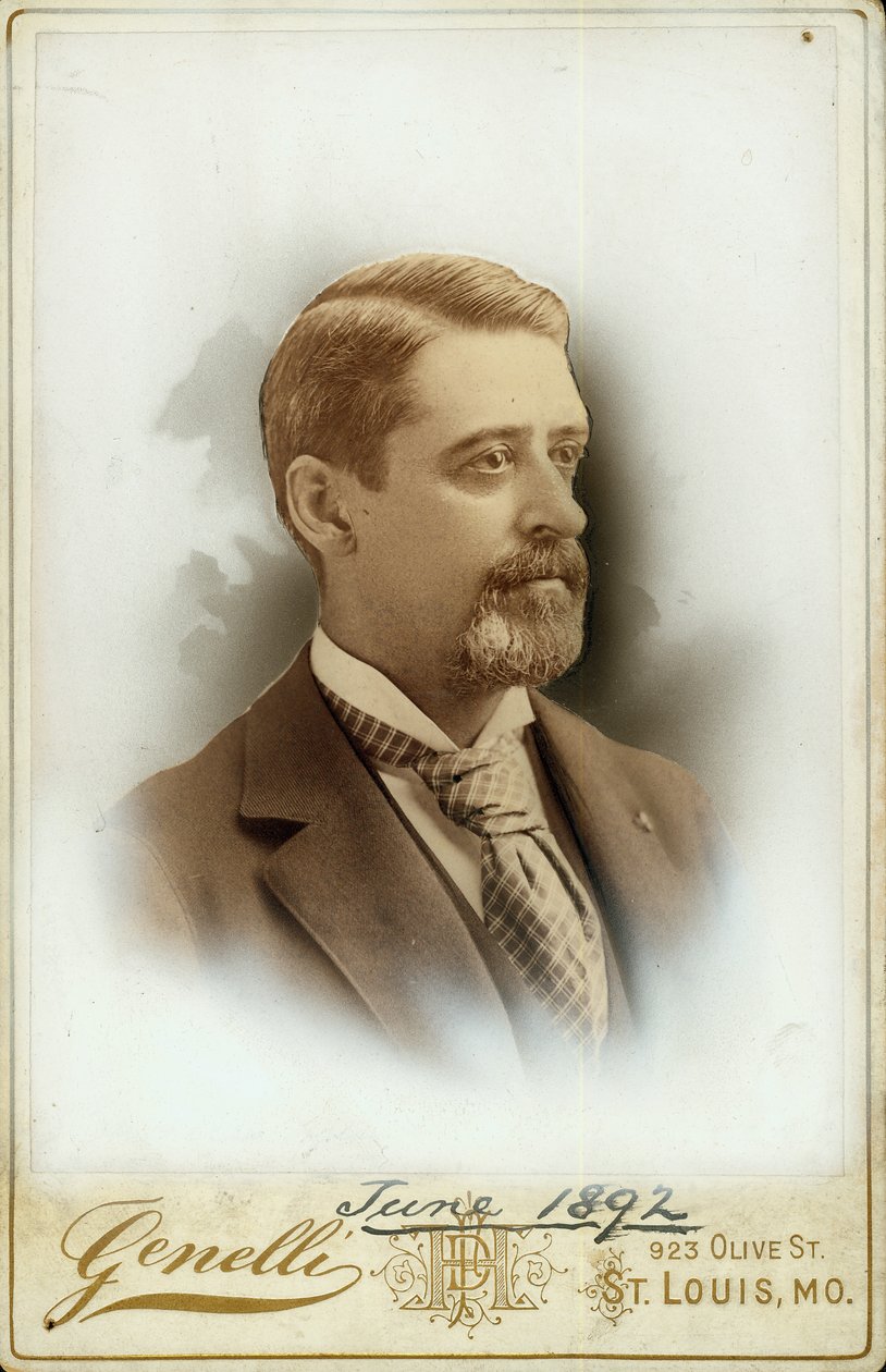 Borstportret van Charles Guille Warner in een pak en met een patroonstropdas door St. Louis Genelli