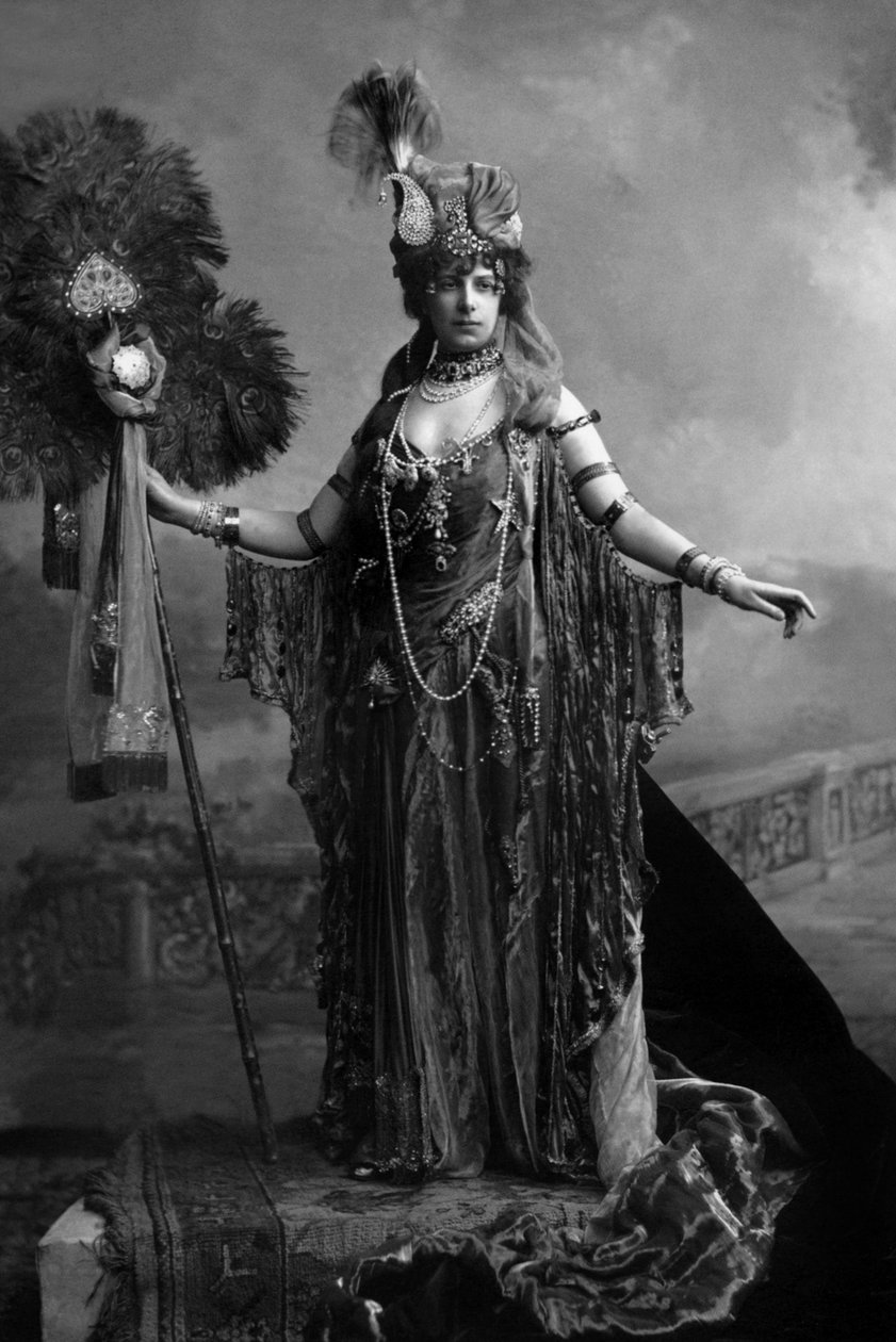 Lady Feodorowna Sturt door Studio Lafayette