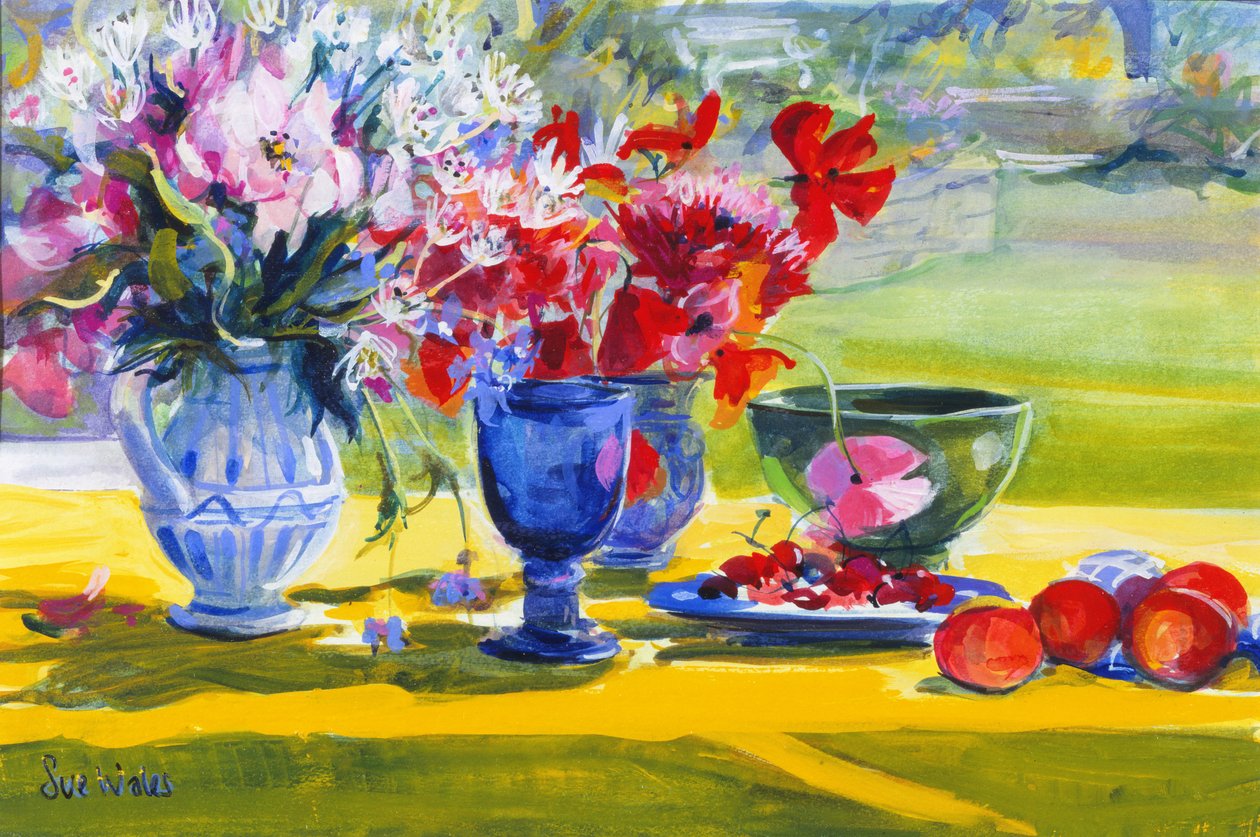 Midsummer bloemen op tuintafel door Sue Wales