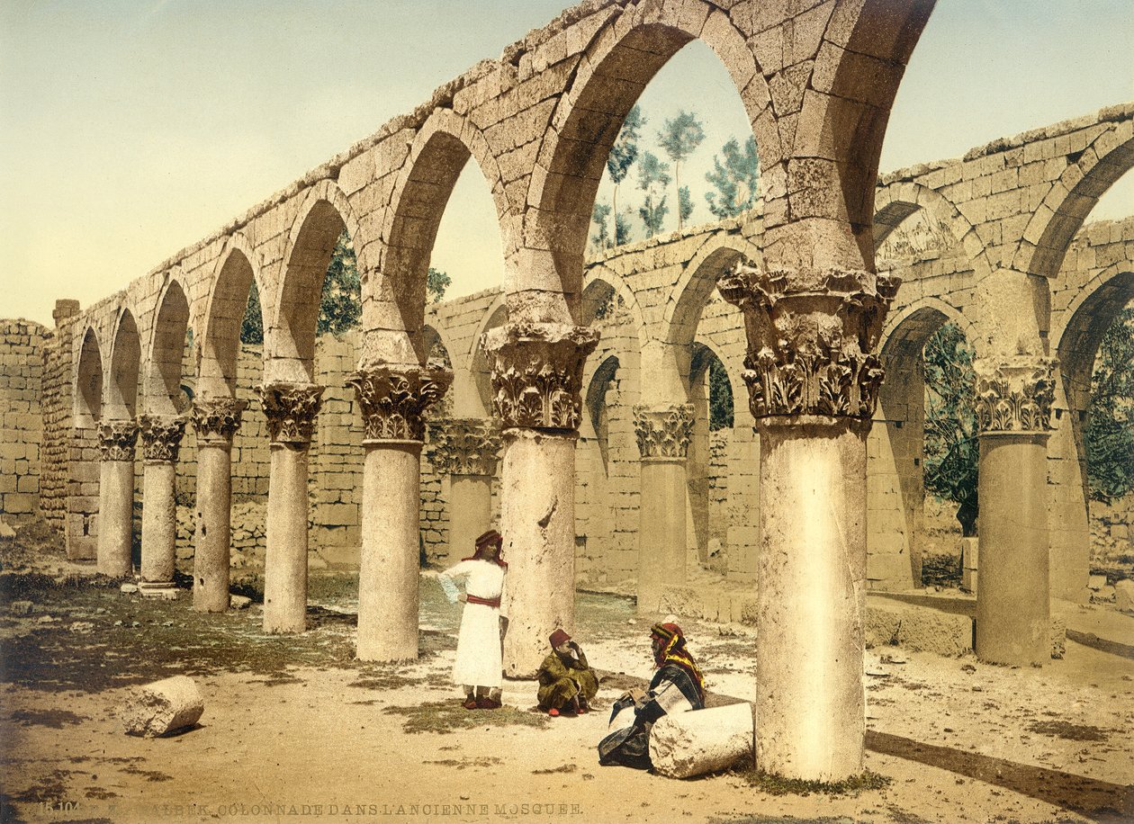 Oude moskee, Baalbek, ca. 1880-1900 door Swiss Photographer
