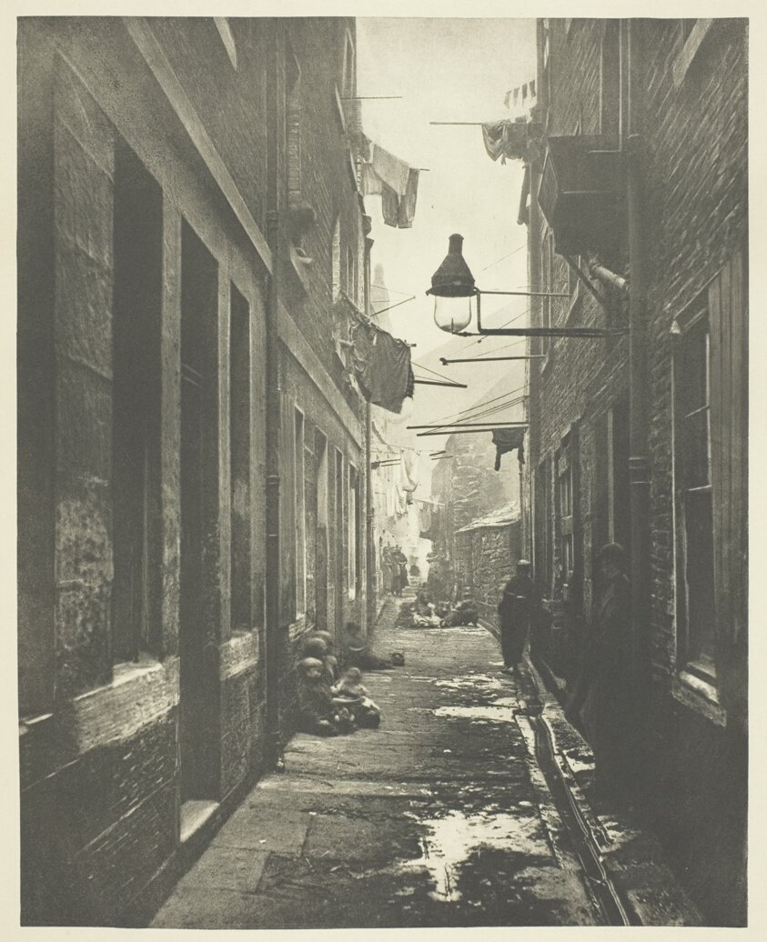 Close No. 80 High Street door Thomas Annan