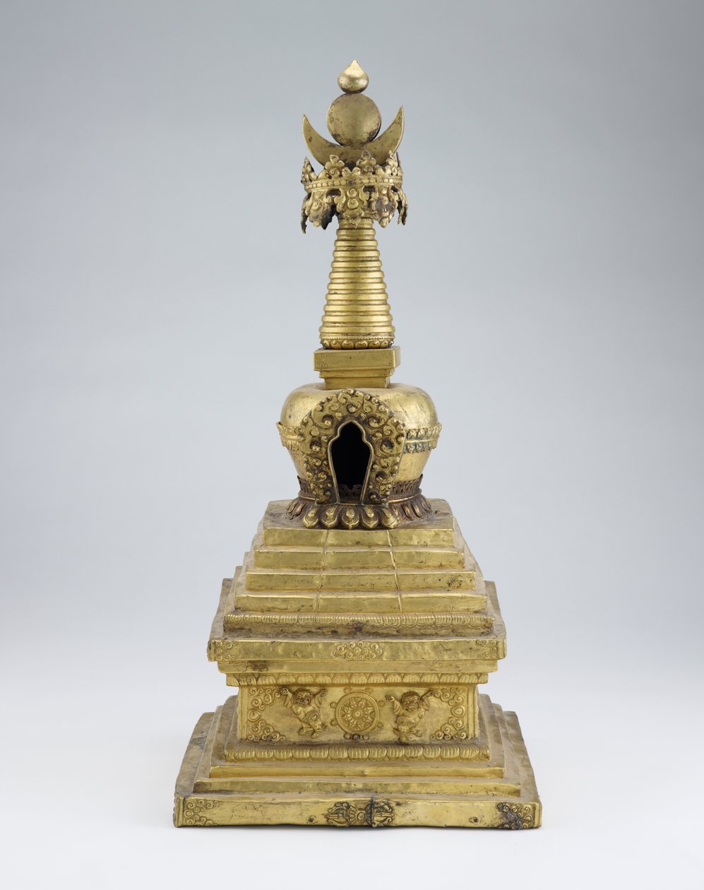 Stupa, laat 17e - begin 18e eeuw door Tibetan School