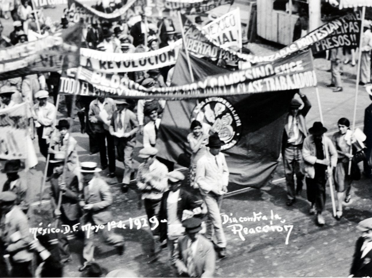 Mars van de Arbeiders, Mexico-Stad, Dag van de Arbeid 1929 door Tina Modotti