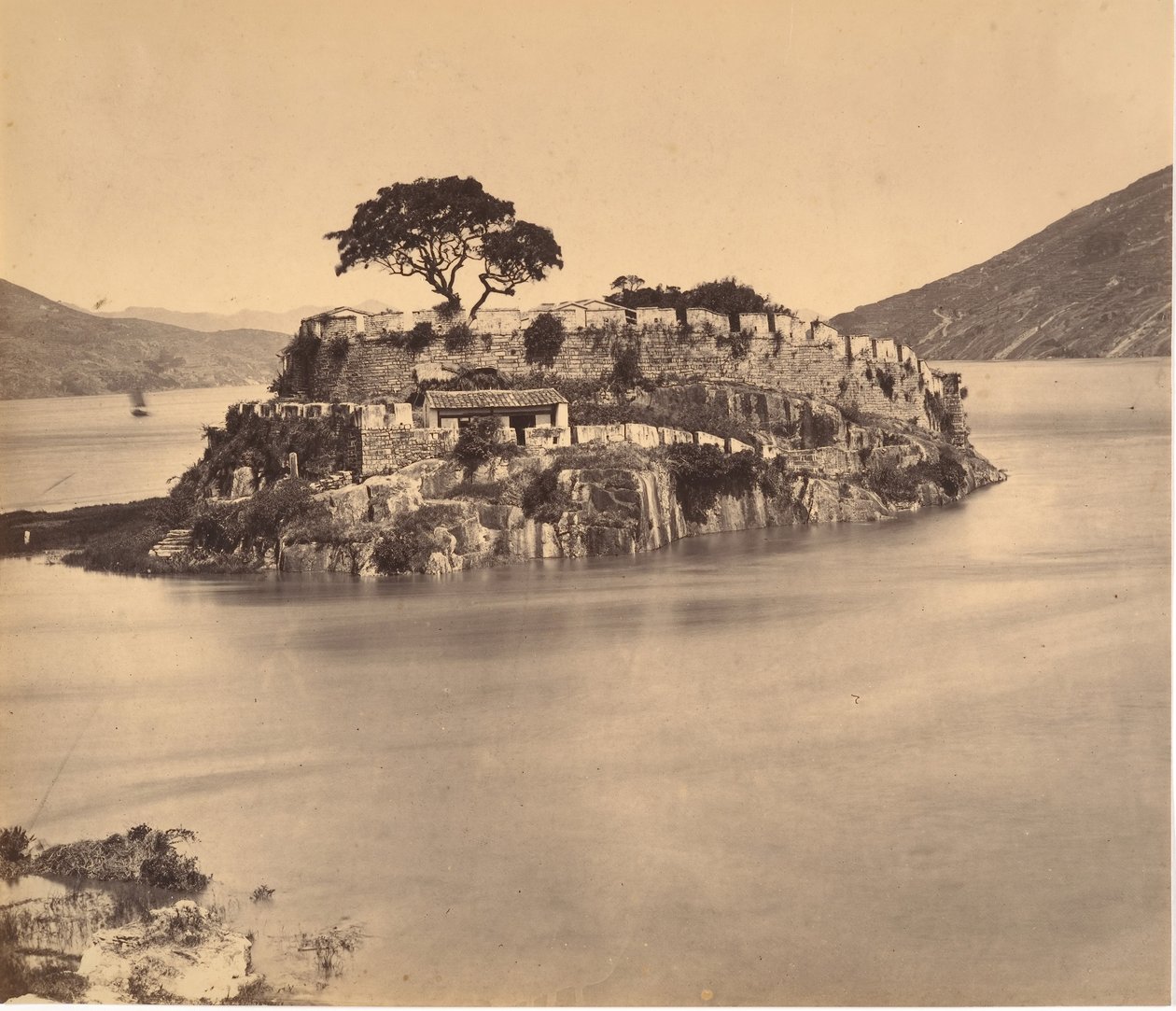 Ming Gam Pass Rivier Min, ca. 1869 door Tung Hing.
