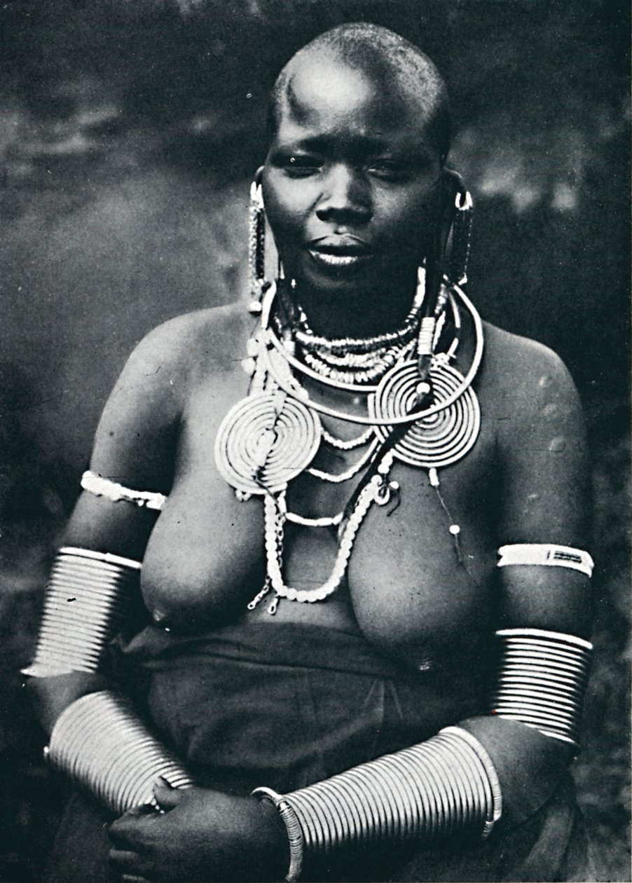 Een Masai matrone, 1912 door Unbekannt
