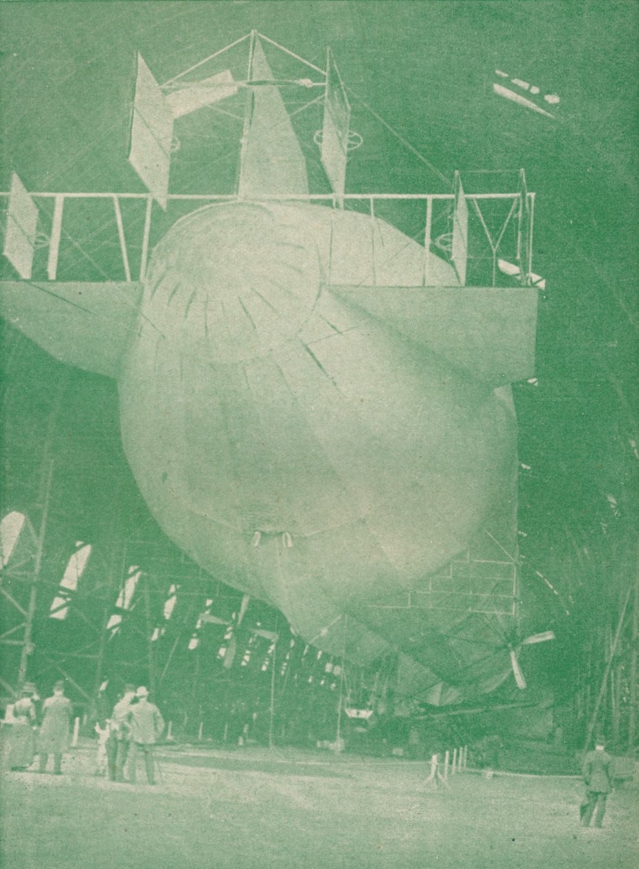 Een Zeppelin thuis, ca. 1917-1919 door Unbekannt