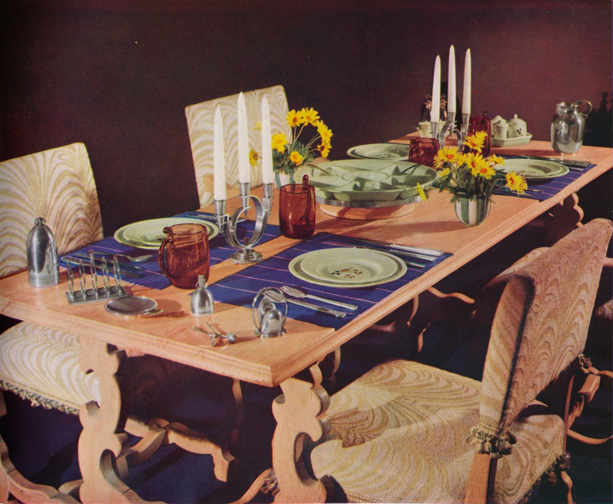 Een eettafel door Unbekannt