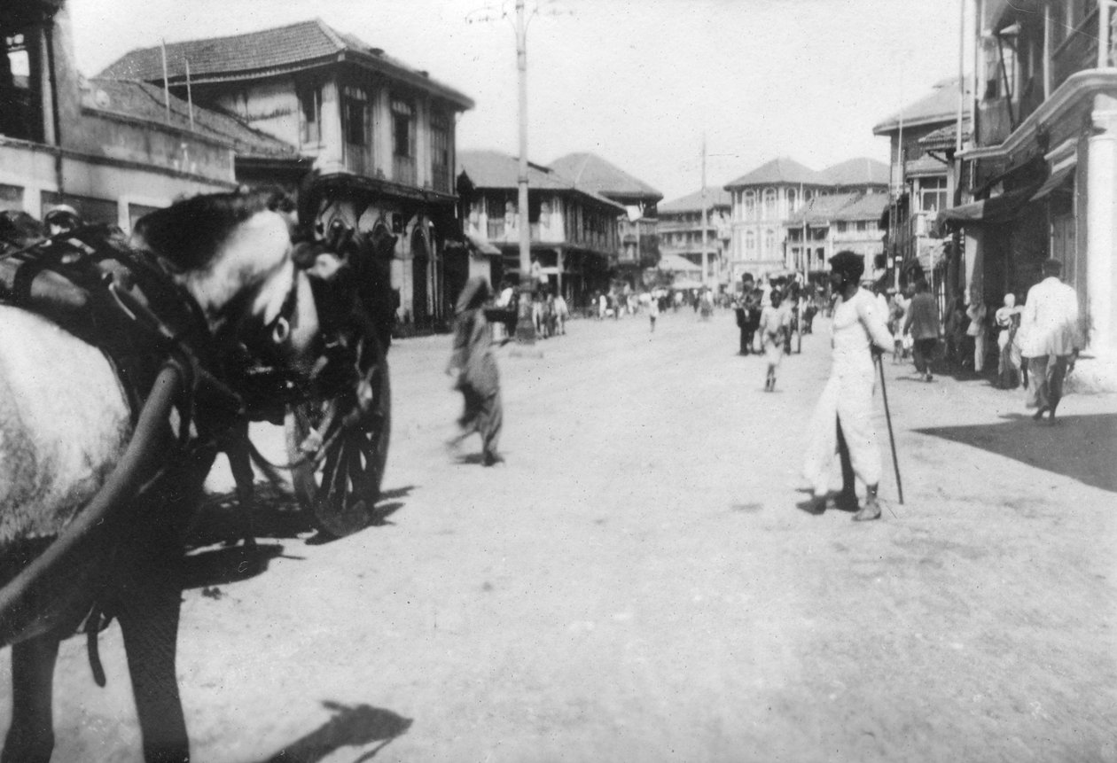 Een straat in Mumbai, India, c1918 door Unbekannt
