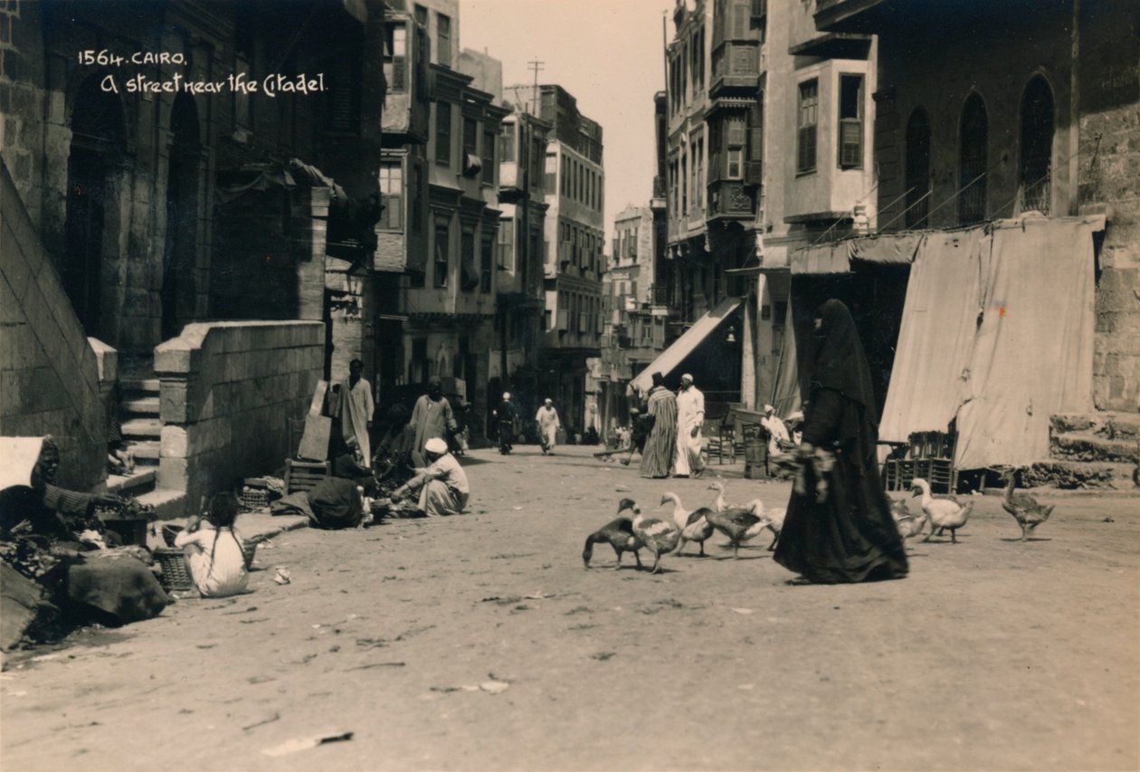 Een straat nabij de Citadel, Caïro, Egypte door Unbekannt
