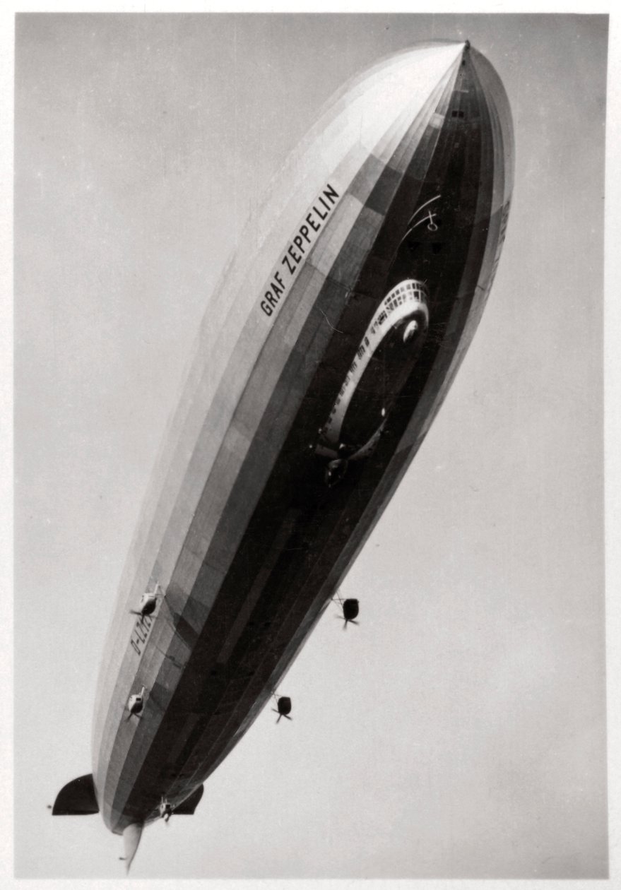 Luchtschip LZ127 Graf Zeppelin, gezien van onderen, 1933 door Unbekannt