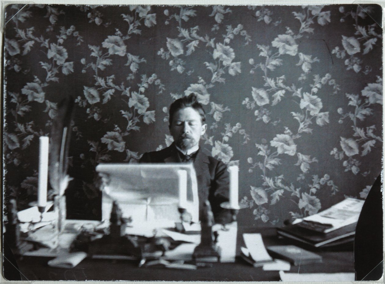 Anton Tsjechov in zijn studeerkamer in Jalta, 1895-1900 door Unbekannt