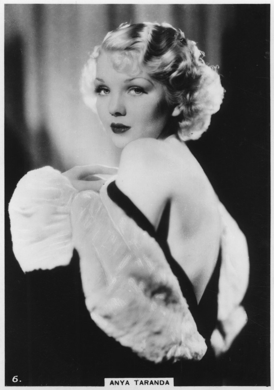 Anya Taranda, Amerikaans model, showgirl en actrice, ca. 1938 door Unbekannt