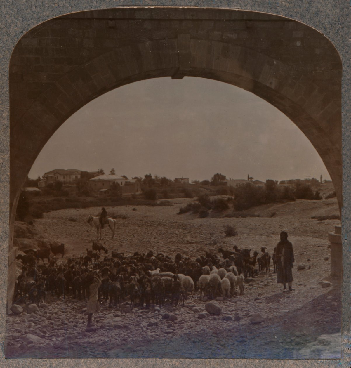 Aquaduct met uitzicht op Jericho door Boog, c1900 door Unbekannt