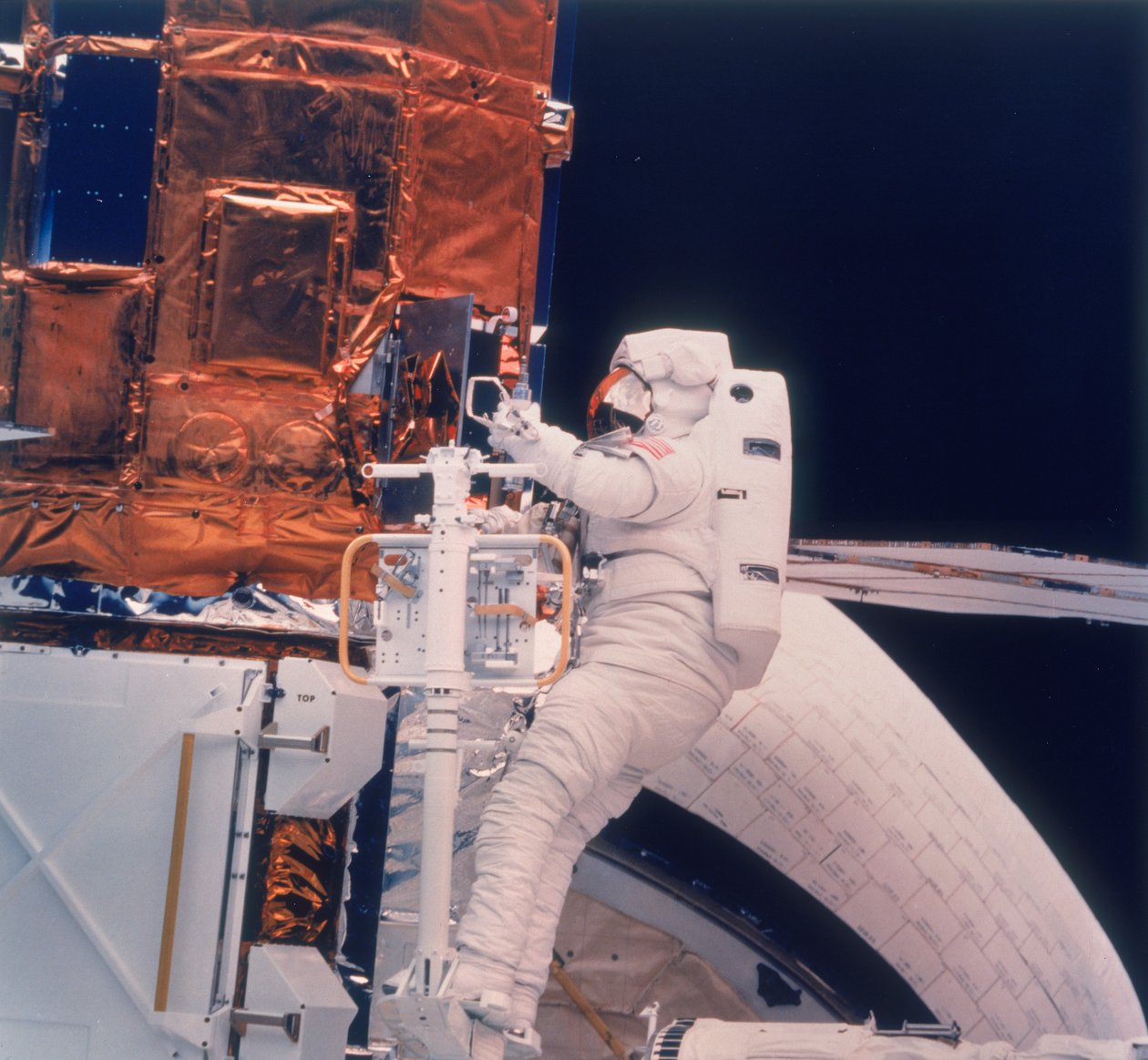 Astronaut op Shuttle-missie 41-C, 1984 door Unbekannt