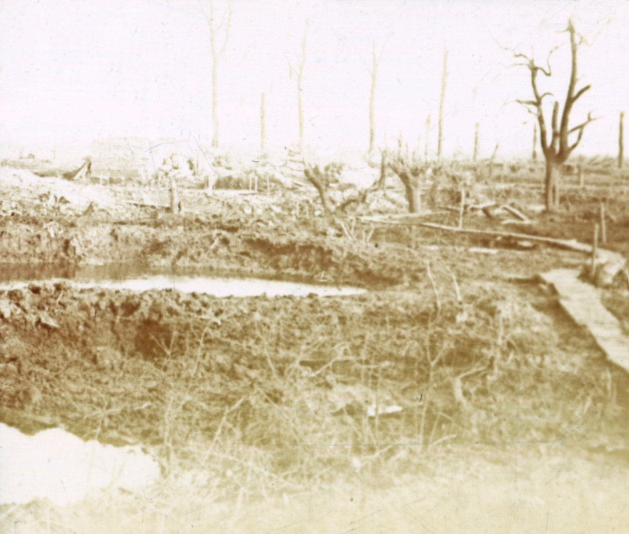 Slagveld, ca. 1914-ca. 1918 door Unbekannt
