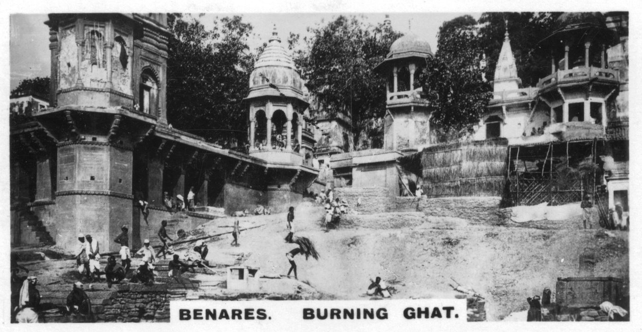 Brandende Ghat, Benares, India, ca. 1925 door Unbekannt