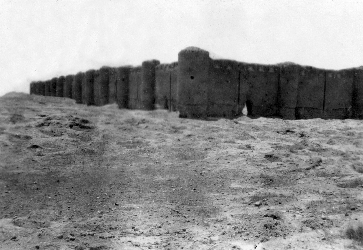 Stadsmuren, Samarra, Mesopotamië door Unbekannt