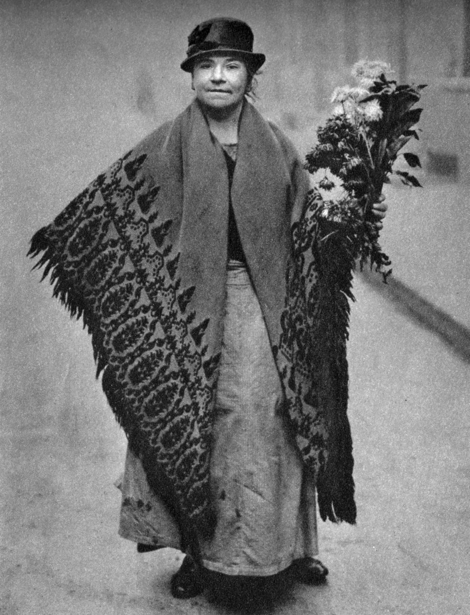 Bloemenmeisje, Londen, 1926-1927 door Unbekannt