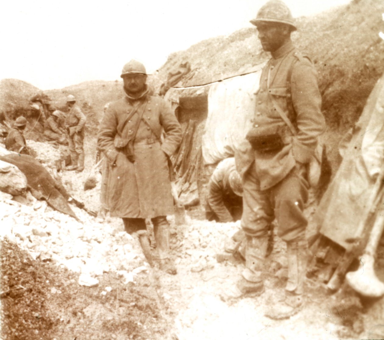 Franse soldaten bij een veroverde Duitse loopgraaf, c1914-c1918 door Unbekannt