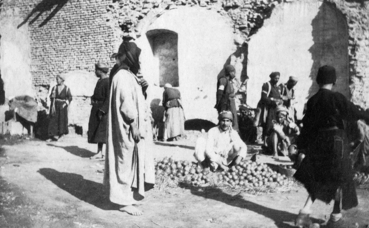 Fruitmarkt, Bagdad, Irak door Unbekannt