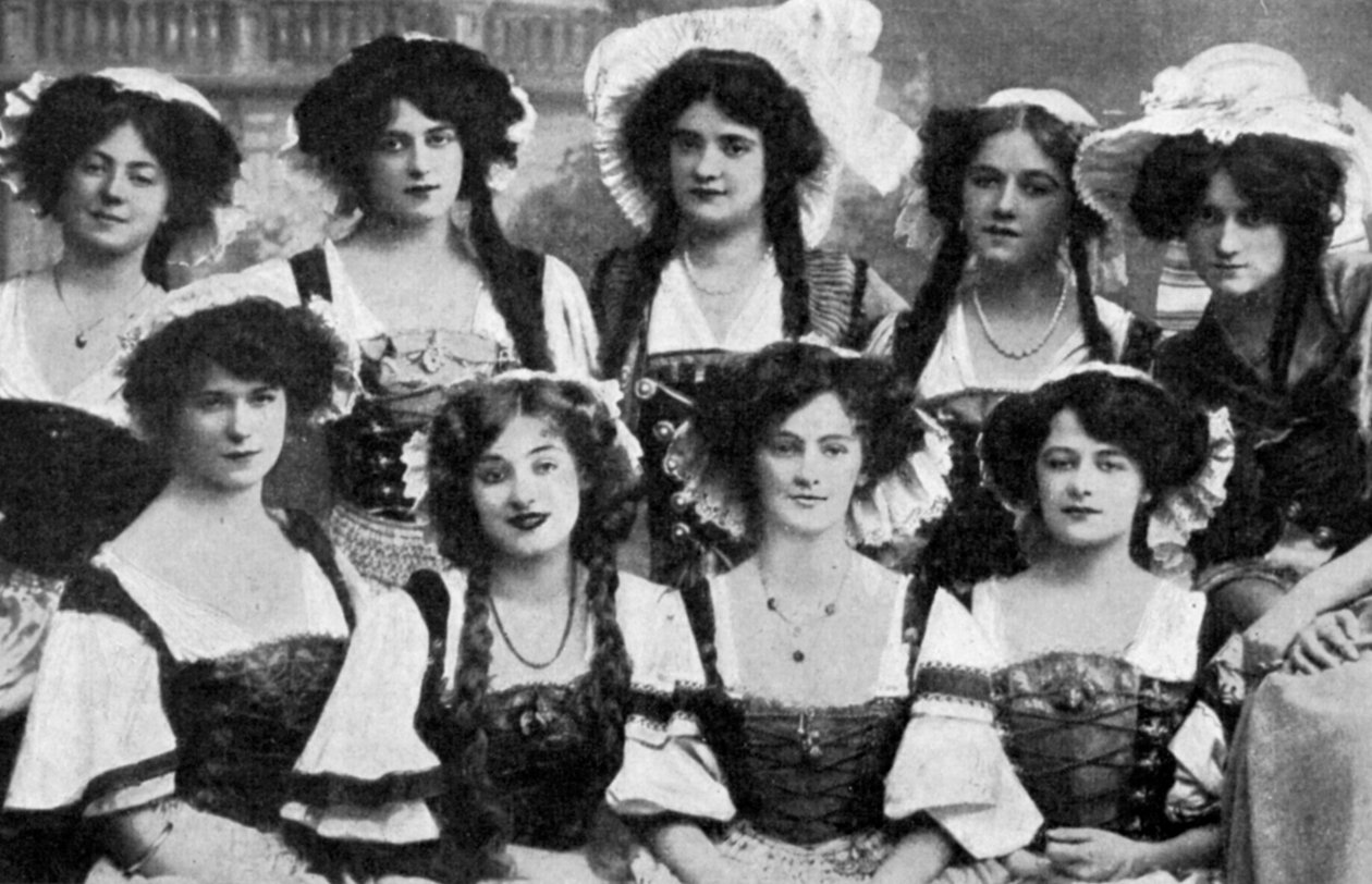 Gaiety Girls, 1908 1951 door Unbekannt