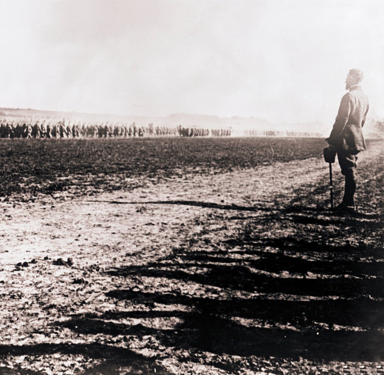Generaal Henri Gouraud inspecteert troepen, ca. 1914-1918 door Unbekannt