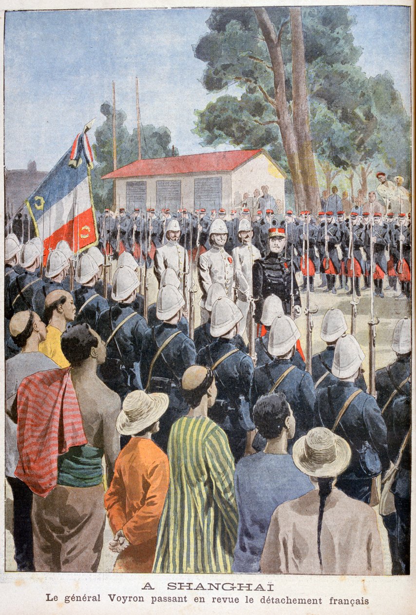 Generaal Voyron inspecteert Franse troepen, Shanghai, 1900 door Unbekannt