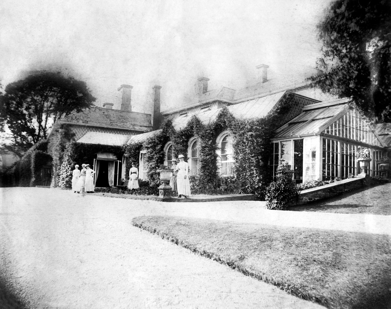 Groep vrouwen, Pamflete, ca. 1882 door Unbekannt