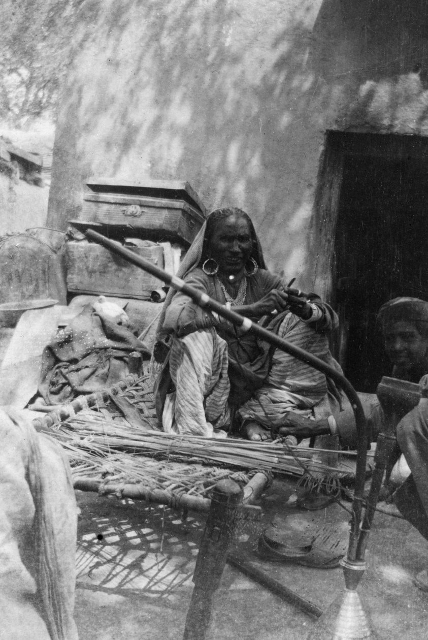 Indiase vrouw van de laagste kaste, Howshera, 1917 door Unbekannt