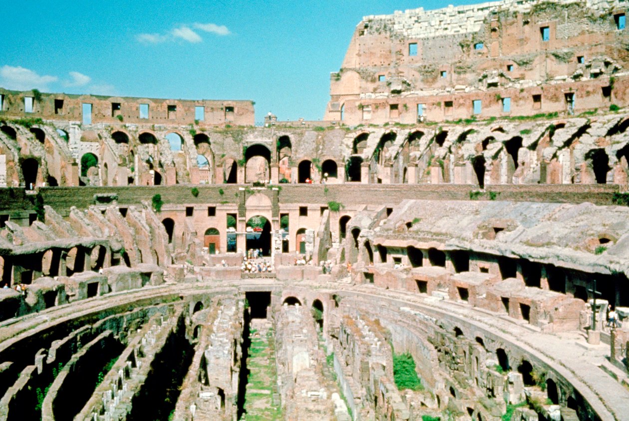 Binnen in het Colosseum, Rome, Italië door Unbekannt