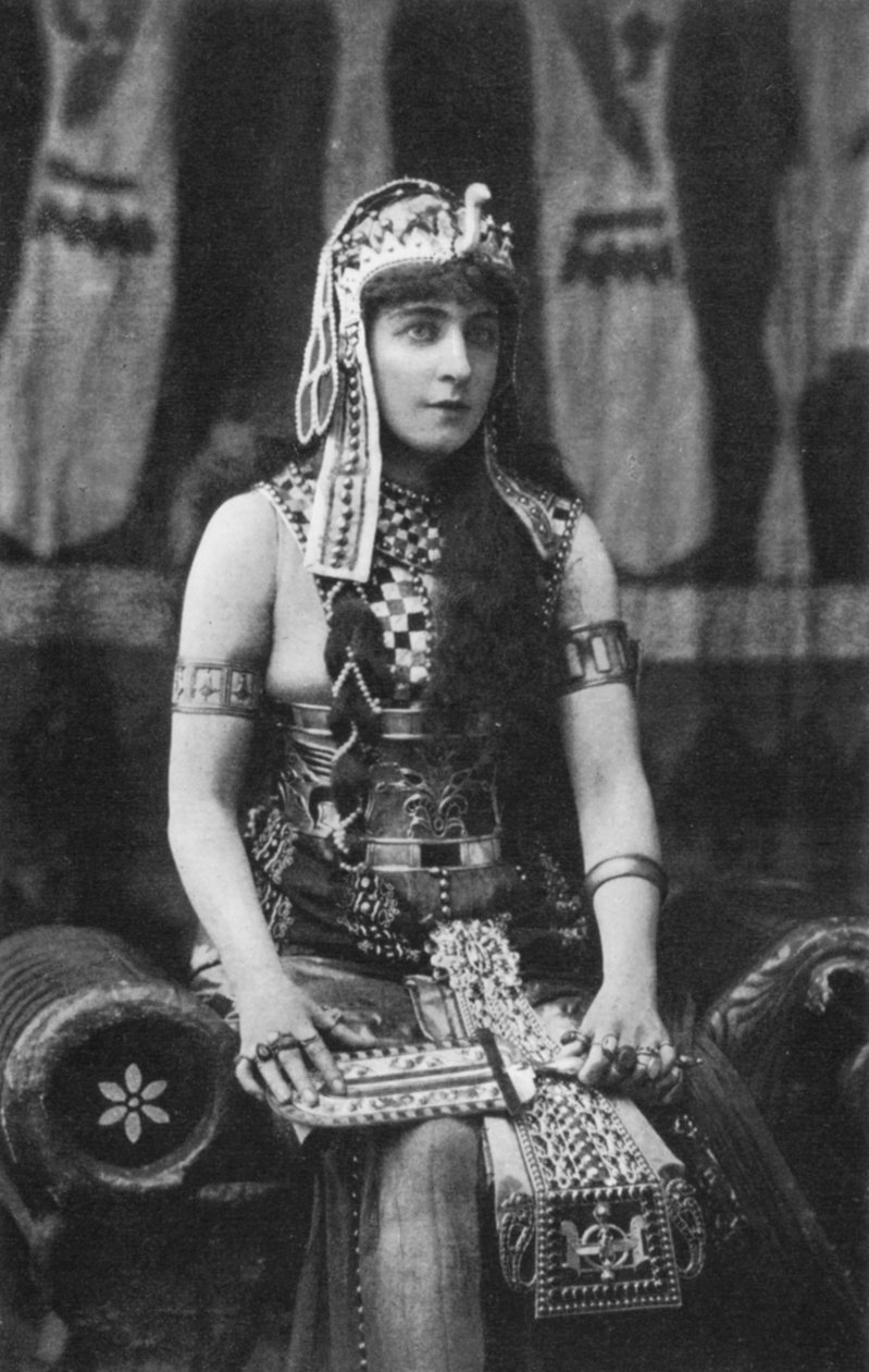 Lillie Langtry als Cleopatra, ca. 1890 door Unbekannt