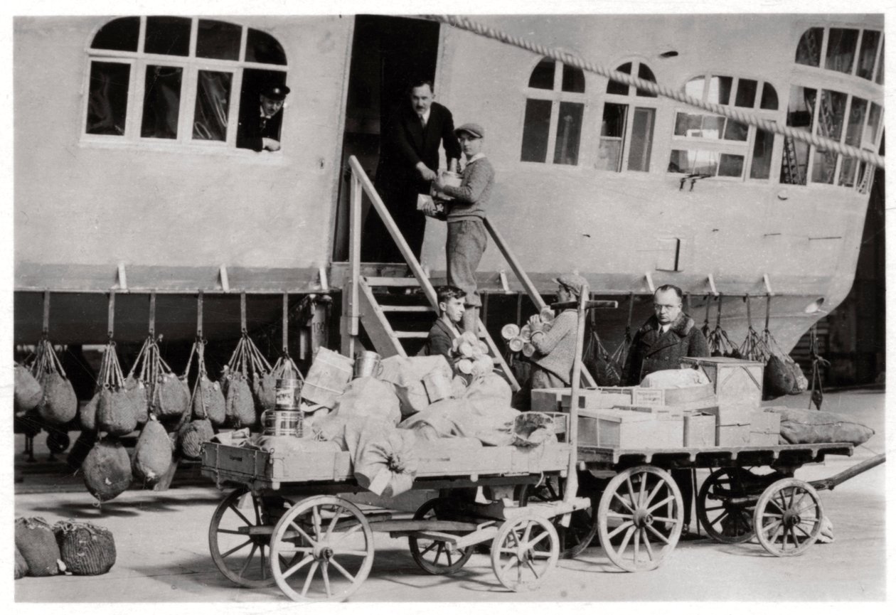 Voorzieningen laden, Zeppelin LZ 127 Graf Zeppelin, 1933 door Unbekannt