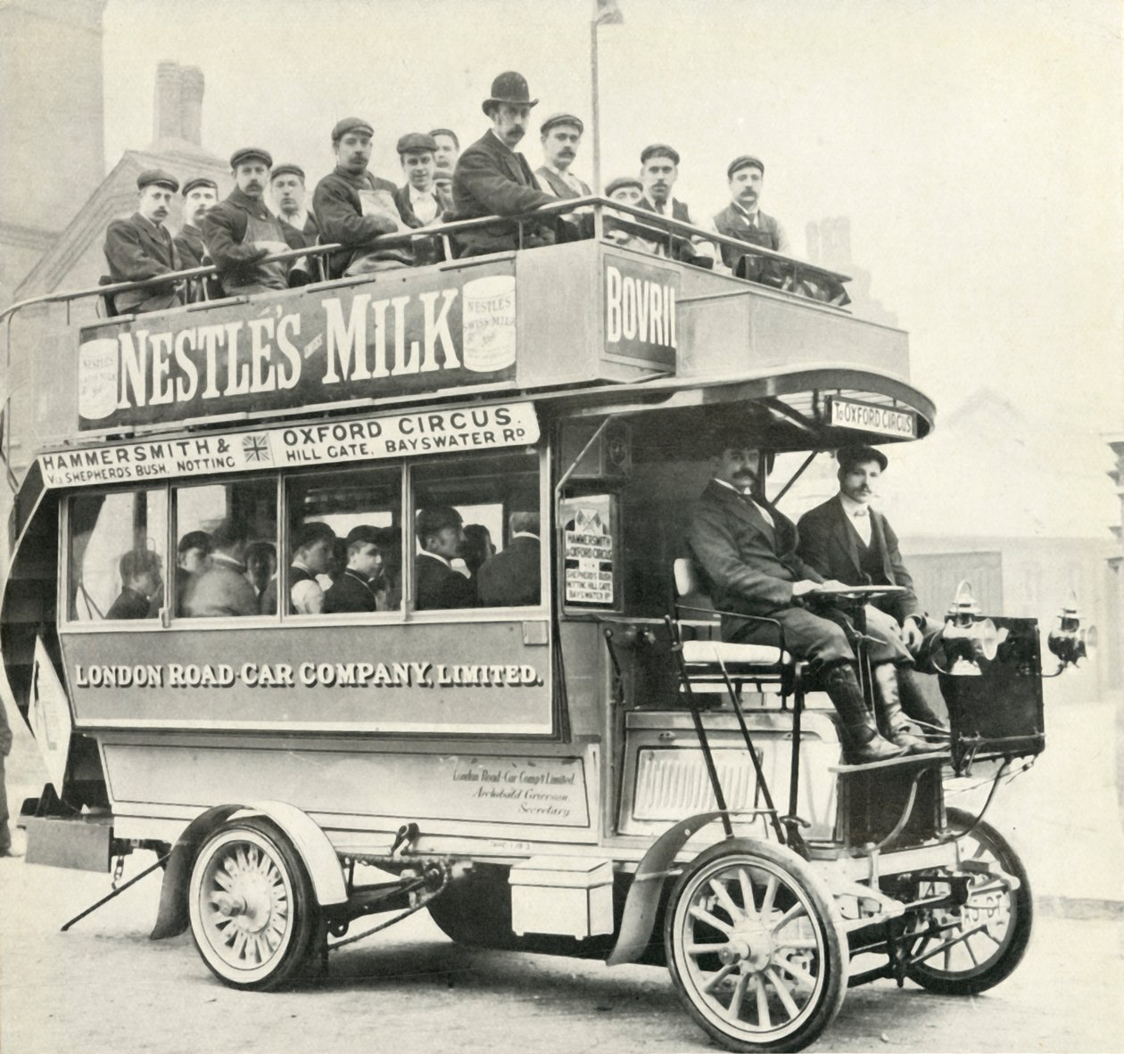 Londense stoom bus, ca. 1900, 1947 door Unbekannt