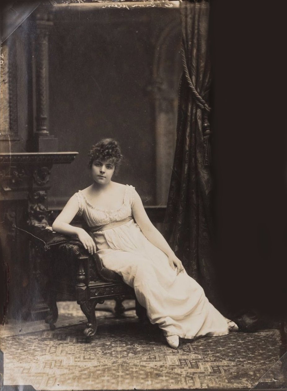 Maria Konstantinovna Bashkirtseva 1858-1884, begin jaren 1880 door Unbekannt