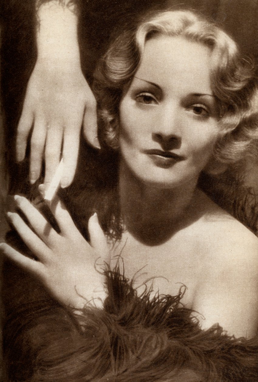 Marlene Dietrich, Duits-Amerikaanse actrice, 1933 door Unbekannt