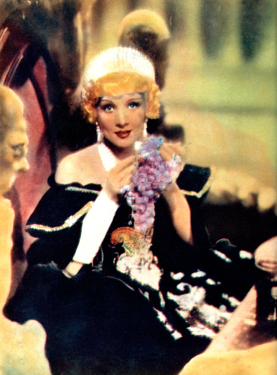 Marlene Dietrich, Duits-Amerikaanse actrice, 1934-1935 door Unbekannt