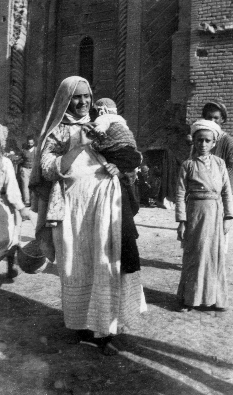 Moslimvrouw en kind, Irak, 1917-1919 door Unbekannt