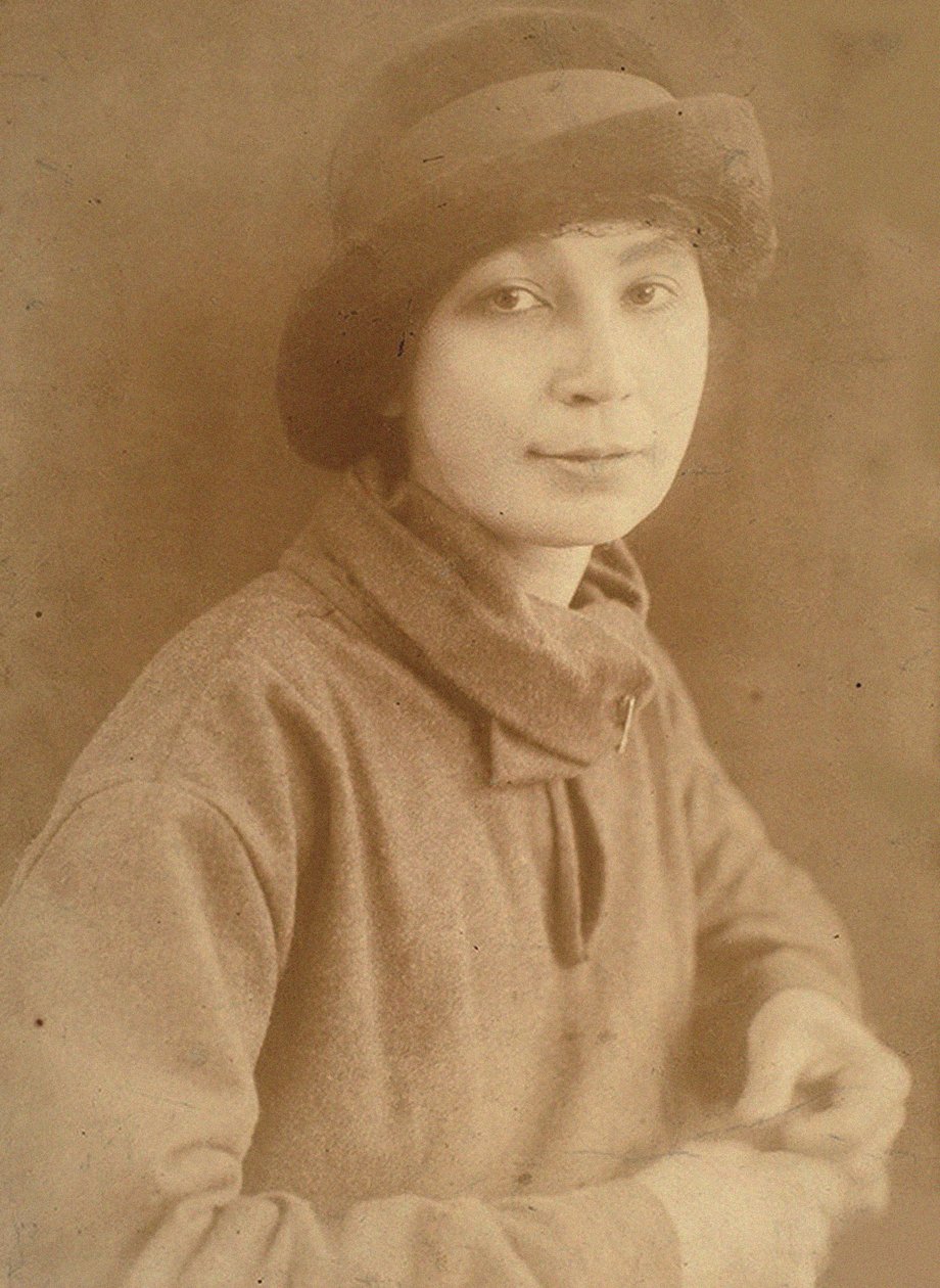 Natalia Sergejevna Goncharova 1881-1962 in Parijs, 1917 door Unbekannt
