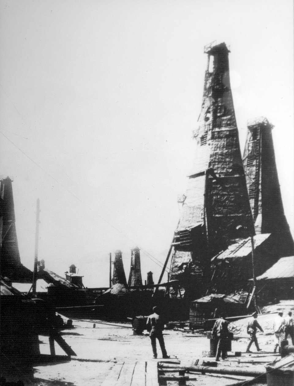 Olie-extractie in Bakoe, Rusland, ca. 1903-1906 door Unbekannt