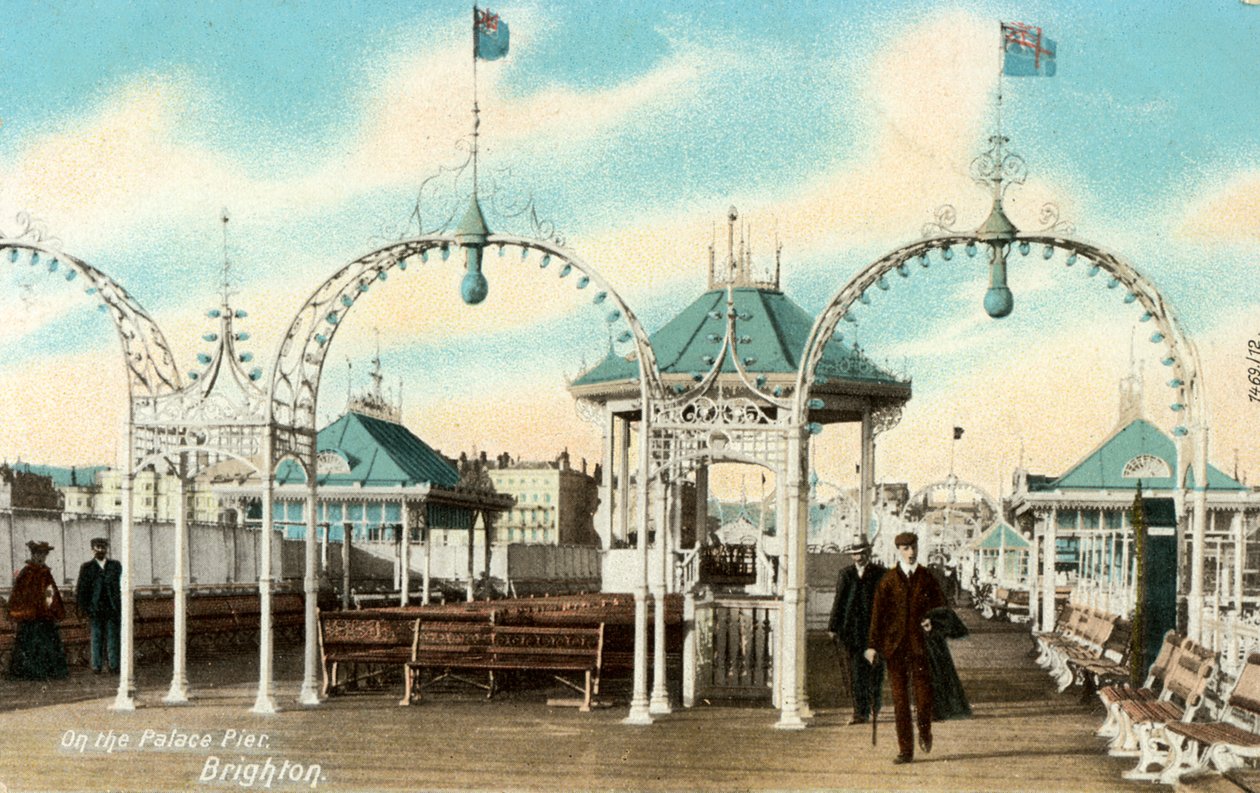 Op de Palace Pier, Brighton, Sussex, c1900s door Unbekannt
