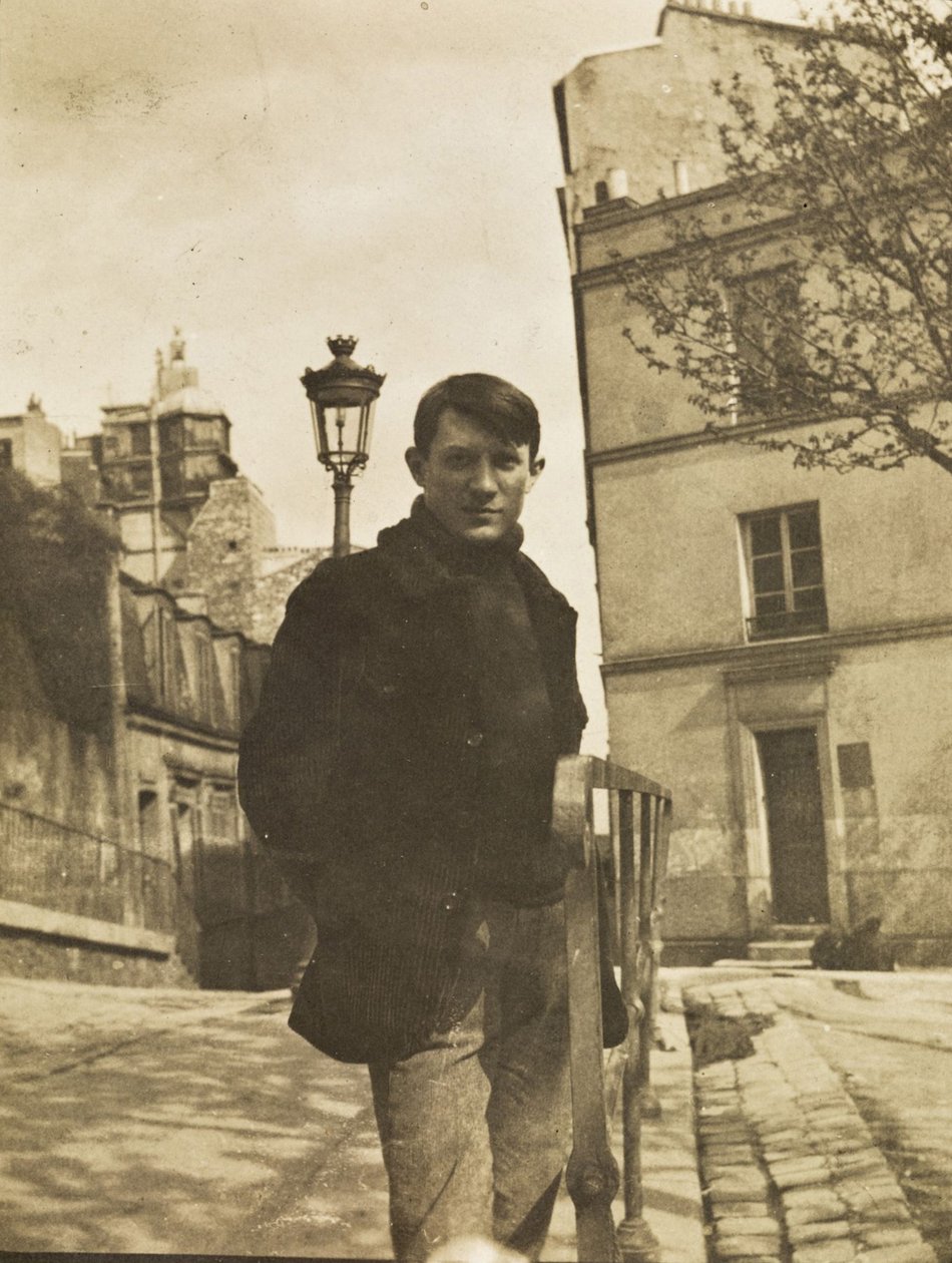 Pablo Picasso op de Place Ravignan, Montmartre, 1904 door Unbekannt