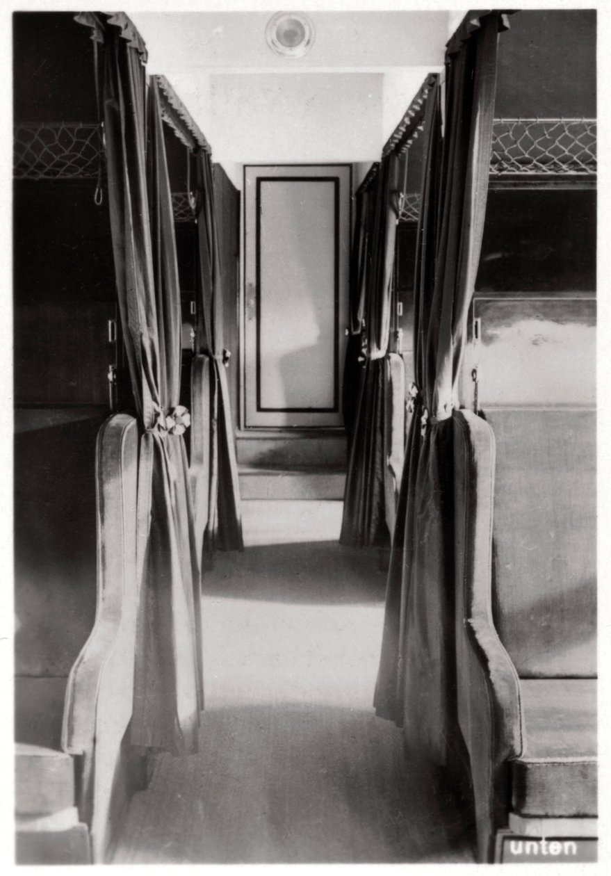 Passagierscompartiment van Zeppelin LZ 126, c1924 1933 door Unbekannt