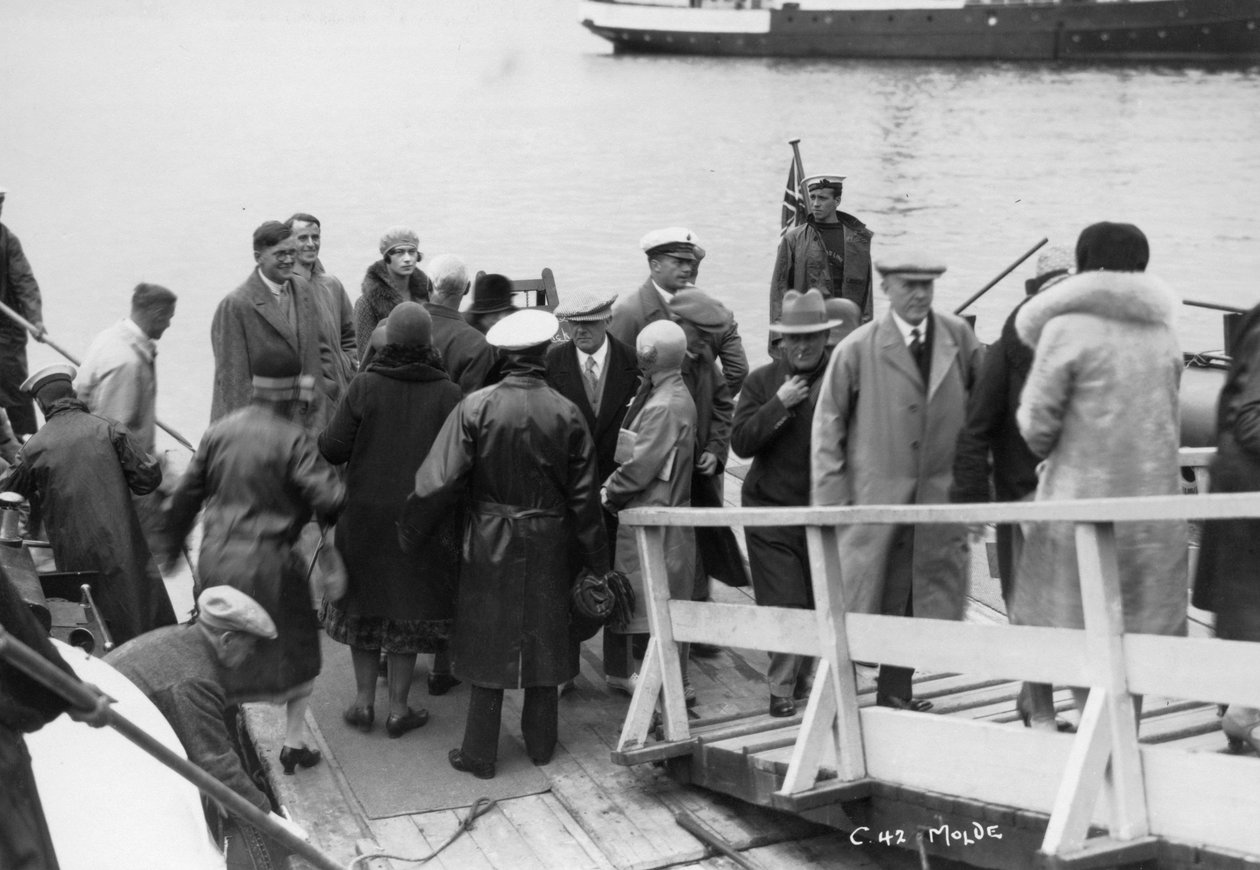 Passagiersschip aangemeerd in Molde, Noorwegen, 1929 door Unbekannt