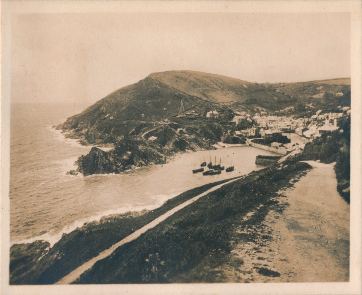 Polperro vanaf Talland Cliff Path, 1927 door Unbekannt