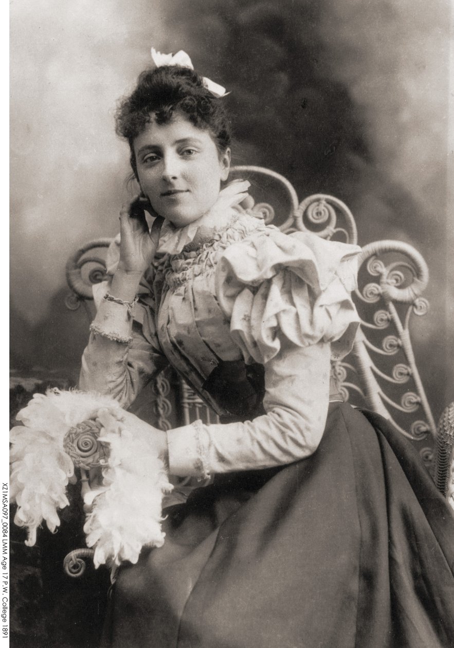 Portret van Lucy Maud Montgomery 1874-1942, 1891 door Unbekannt